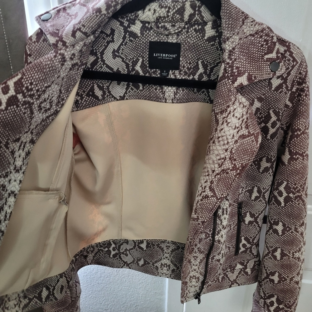 NWOT Pool Los Angeles Snakeskin-Print Moto Jacket Size S Chic & Edgy Grey Python - Picture 12 of 12
